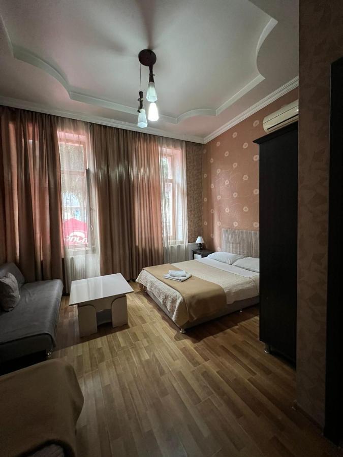 Hotel Albatros Batumi Exterior photo