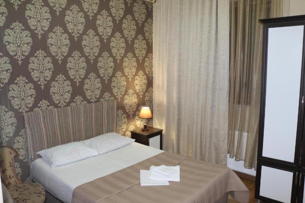 Hotel Albatros Batumi Exterior photo